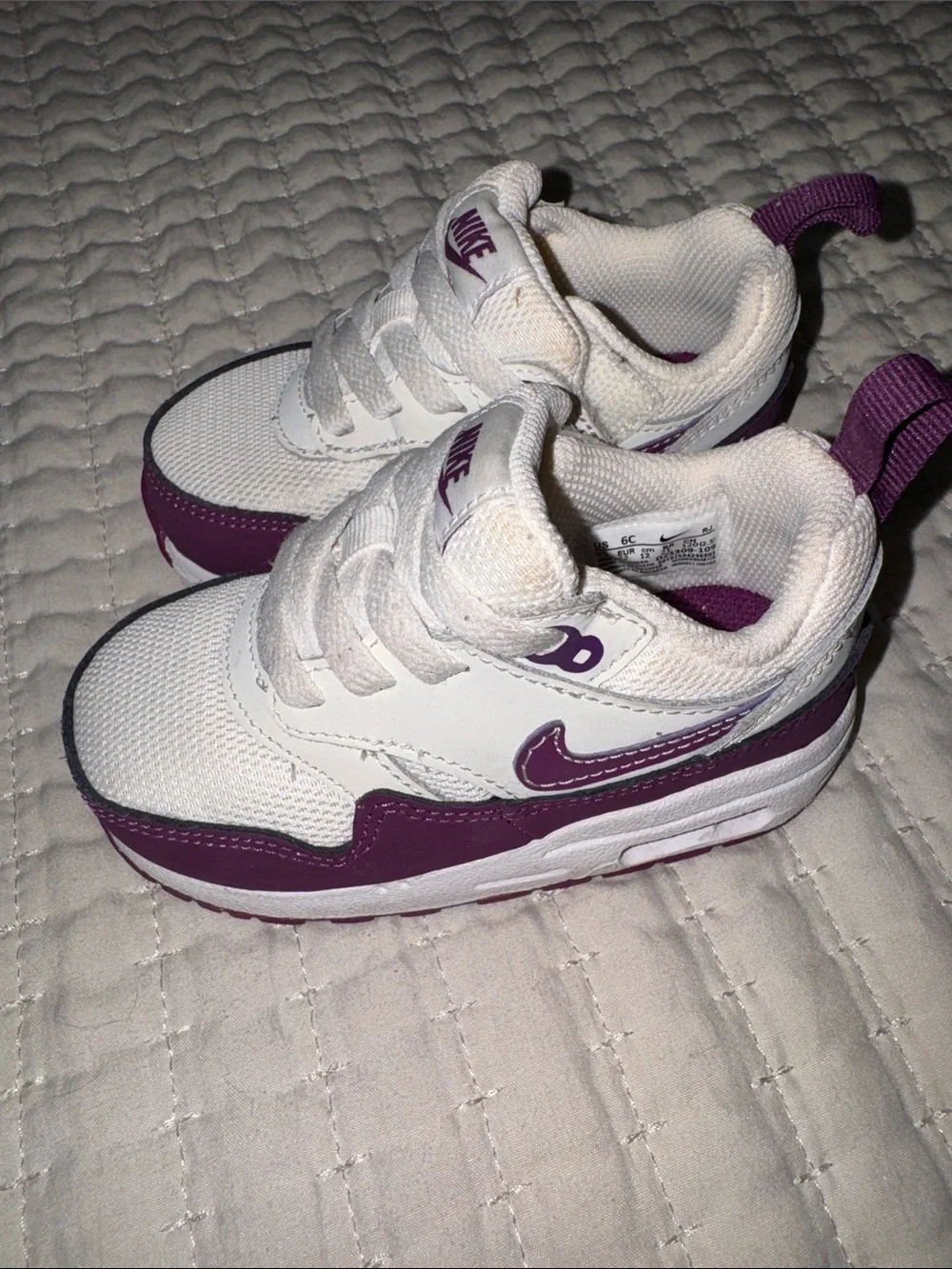 Nike Kids White and Purple Low-Top Sneakers